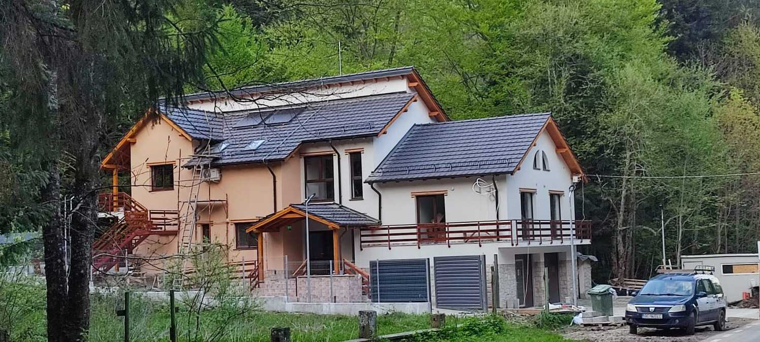 Lucrare montaj instalatie termica sediu salvamont Slanic Moldova, cazan de 40 kW, panouri solare si boiler trivalent, efectuata de Elconova Bacau